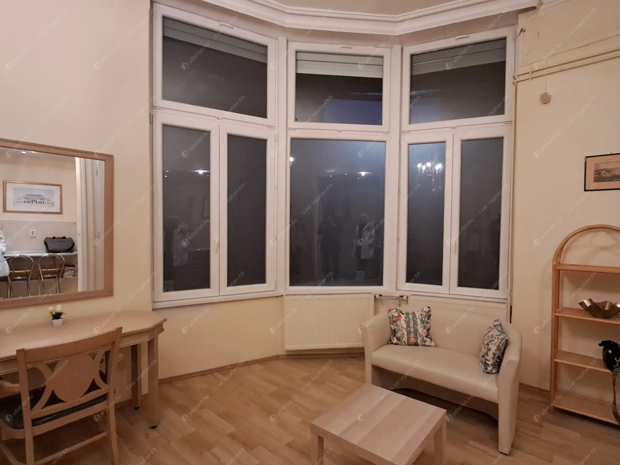 Kiadó albérlet 200000 Ft/hó áron: Budapest, V. kerület  Váci utca. Mérete: 38 nm, 1 szobás | Alberlet.hu - 6626893