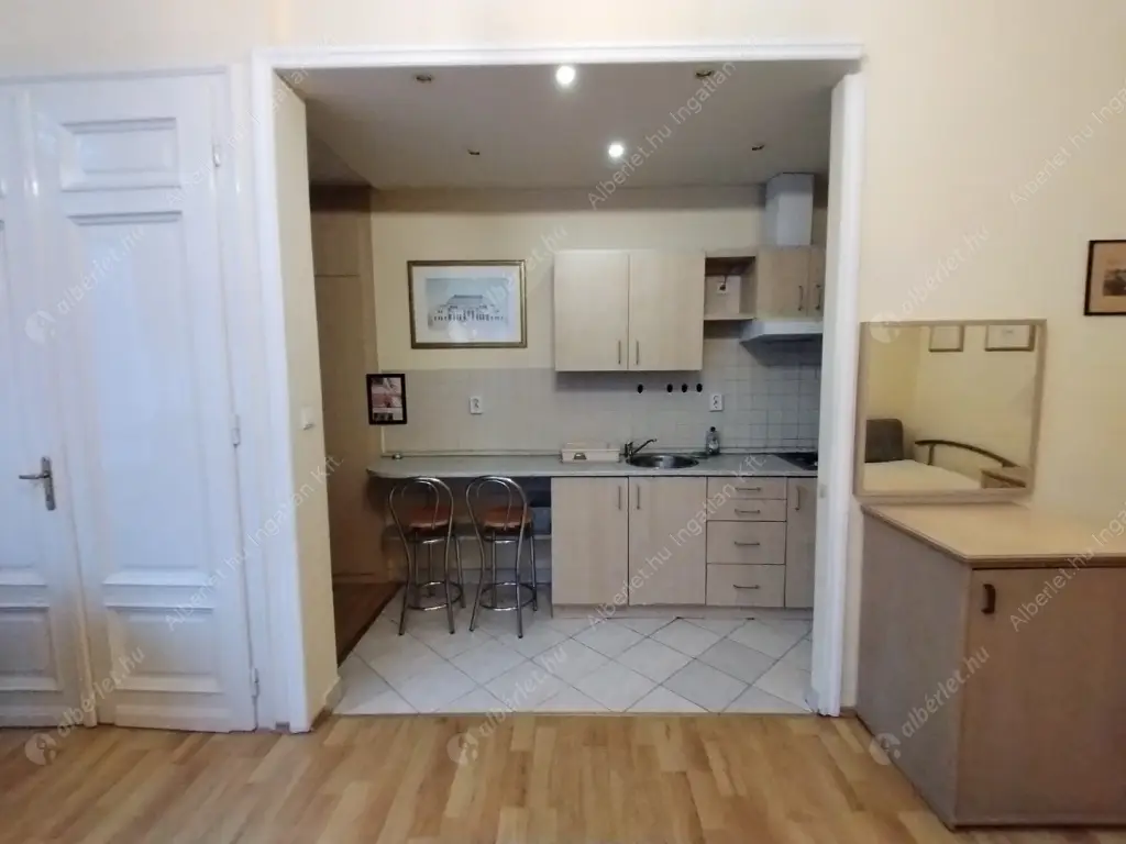 Kiadó albérlet 210000 Ft/hó áron: Budapest, V. kerület  Váci utca. Mérete: 38 nm, 1 szobás | Alberlet.hu - 6613525