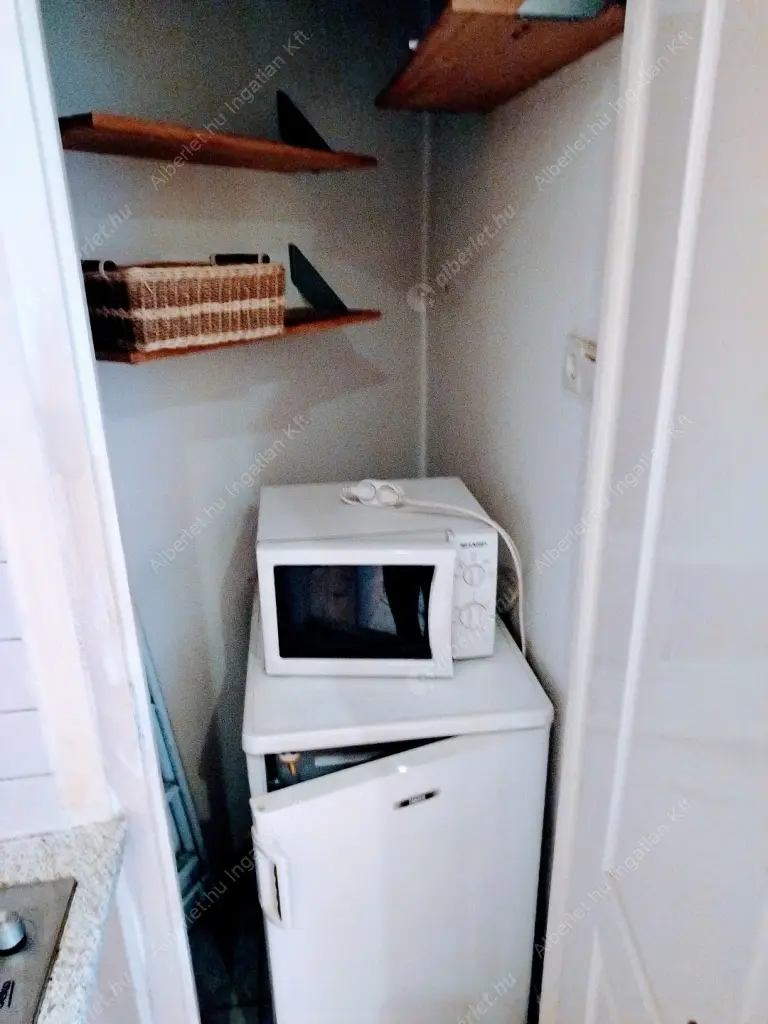 Kiadó albérlet 210000 Ft/hó áron: Budapest, V. kerület  Váci utca. Mérete: 38 nm, 1 szobás | Alberlet.hu - 6613527