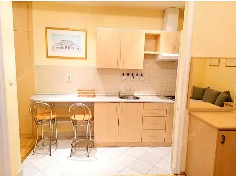 Kiadó albérlet 200000 Ft/hó áron: Budapest, V. kerület  Váci utca. Mérete: 38 nm, 1 szobás | Alberlet.hu - 6620184