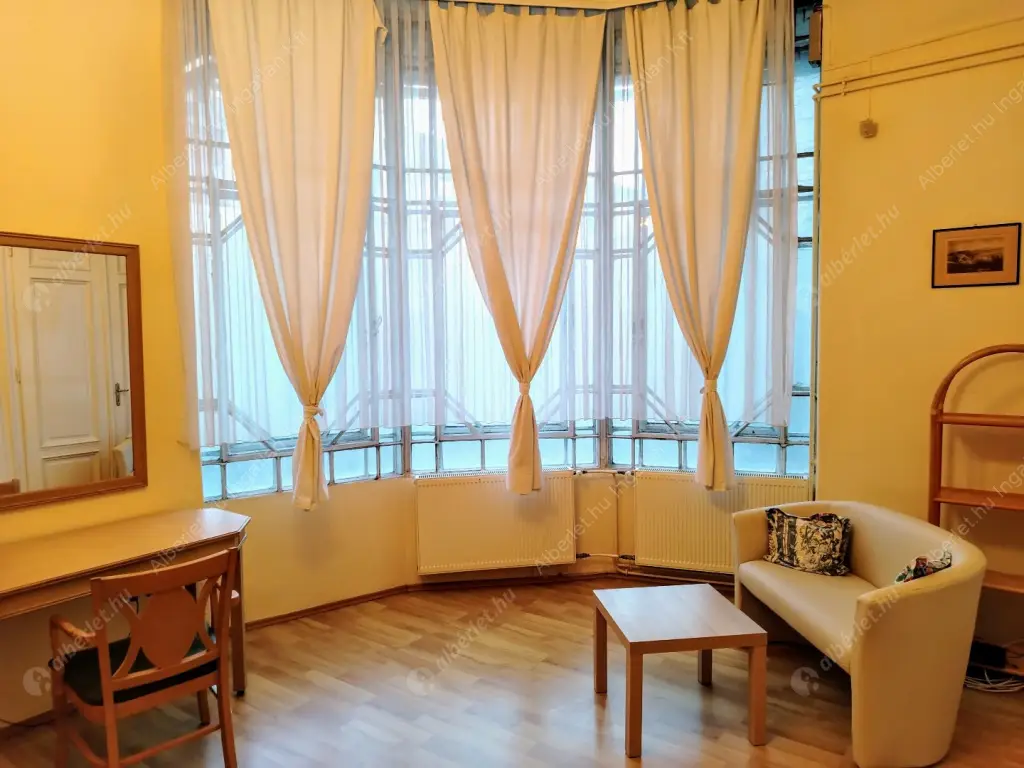 Kiadó albérlet 200000 Ft/hó áron: Budapest, V. kerület  Váci utca. Mérete: 38 nm, 1 szobás | Alberlet.hu - 6620185