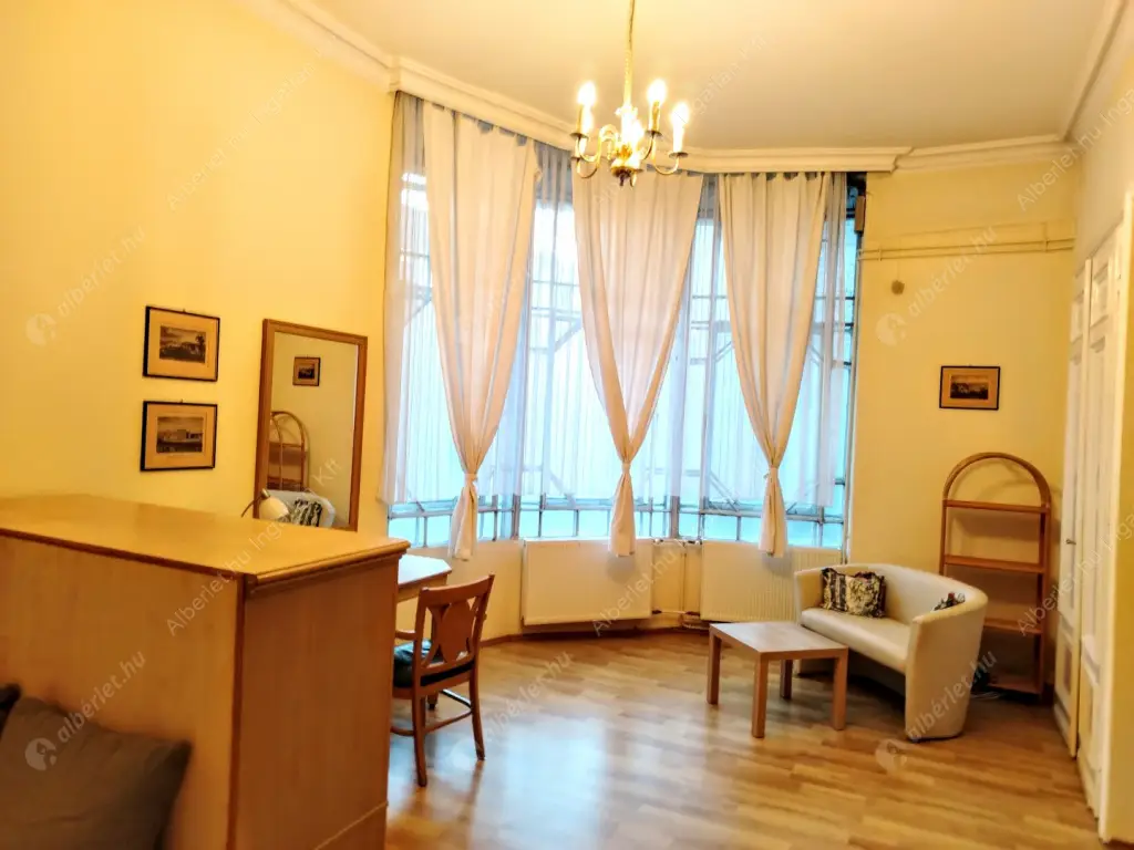 Kiadó albérlet 200000 Ft/hó áron: Budapest, V. kerület  Váci utca. Mérete: 38 nm, 1 szobás | Alberlet.hu - 6620188