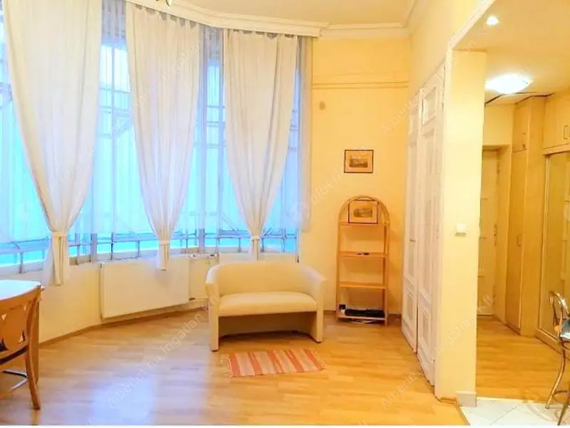 Kiadó albérlet 200000 Ft/hó áron: Budapest, V. kerület  Váci utca. Mérete: 38 nm, 1 szobás | Alberlet.hu - 6620190