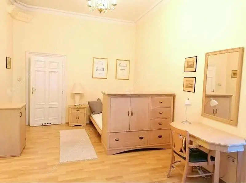 Kiadó albérlet 200000 Ft/hó áron: Budapest, V. kerület  Váci utca. Mérete: 38 nm, 1 szobás | Alberlet.hu - 6620192