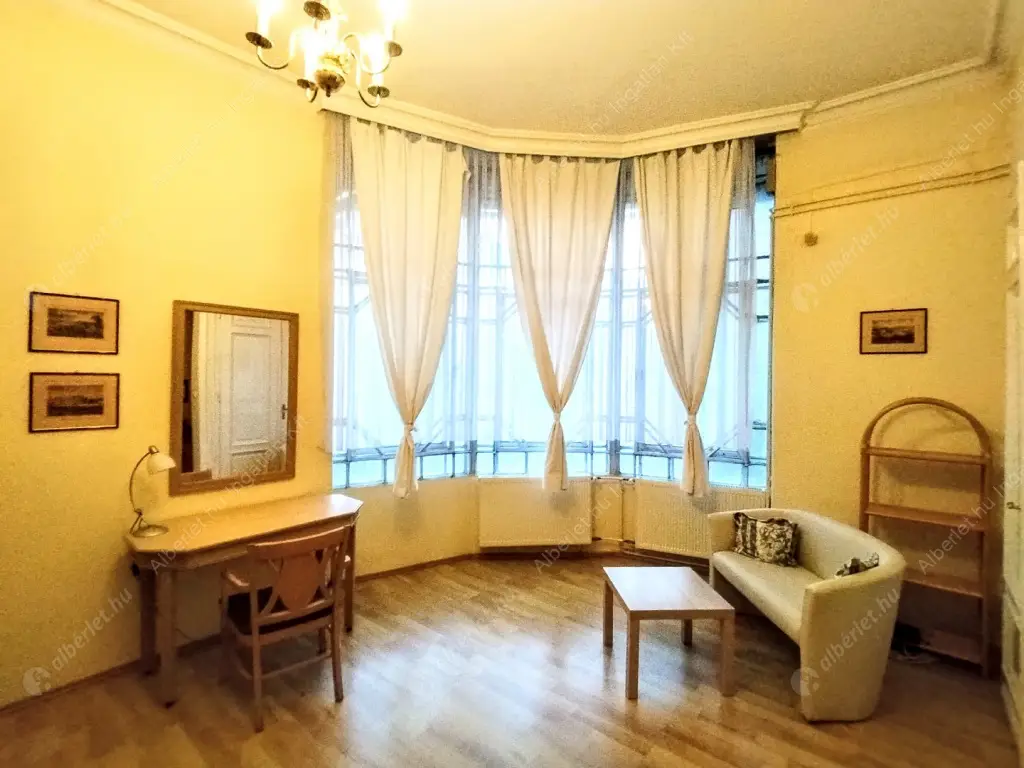 Kiadó albérlet 200000 Ft/hó áron: Budapest, V. kerület  Váci utca. Mérete: 38 nm, 1 szobás | Alberlet.hu - 6620193