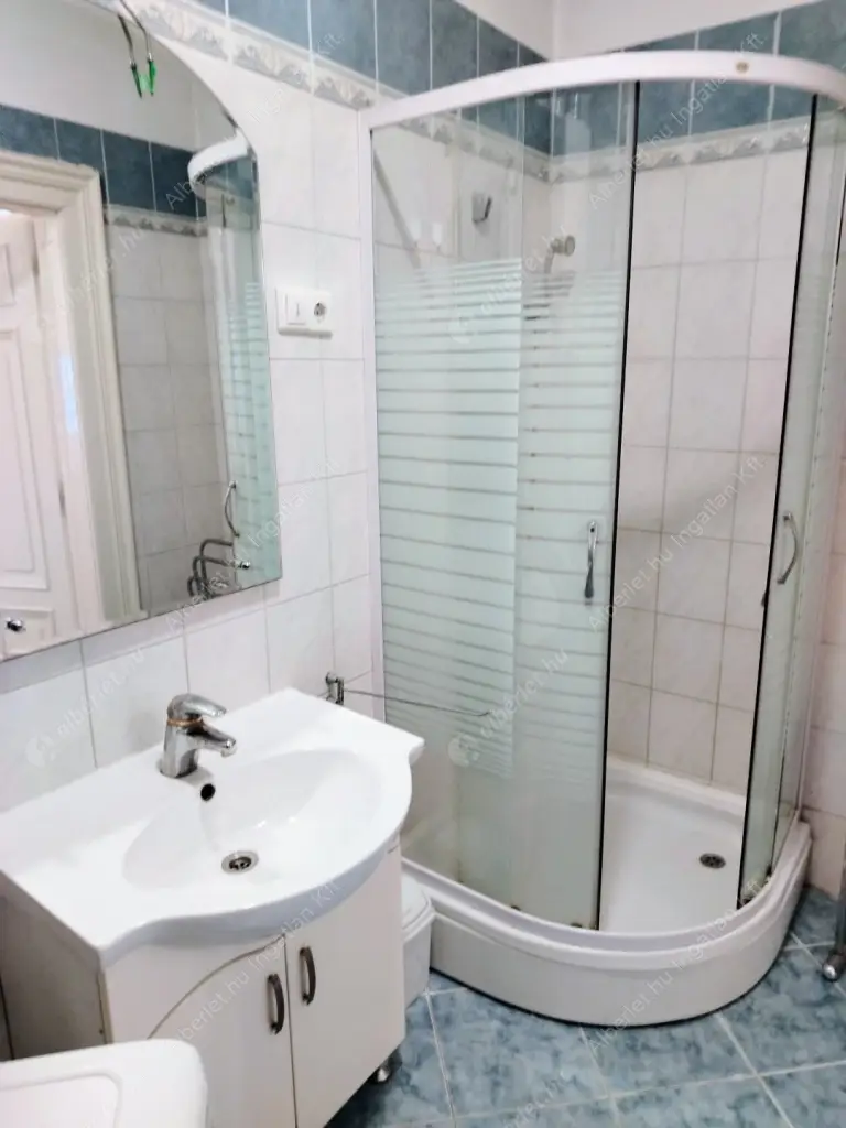 Kiadó albérlet 200000 Ft/hó áron: Budapest, V. kerület  Váci utca. Mérete: 38 nm, 1 szobás | Alberlet.hu - 6620194