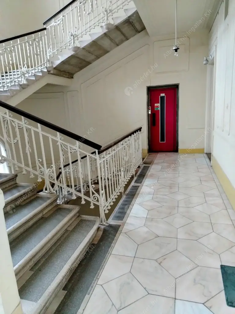 Kiadó albérlet 200000 Ft/hó áron: Budapest, V. kerület  Váci utca. Mérete: 38 nm, 1 szobás | Alberlet.hu - 6620202