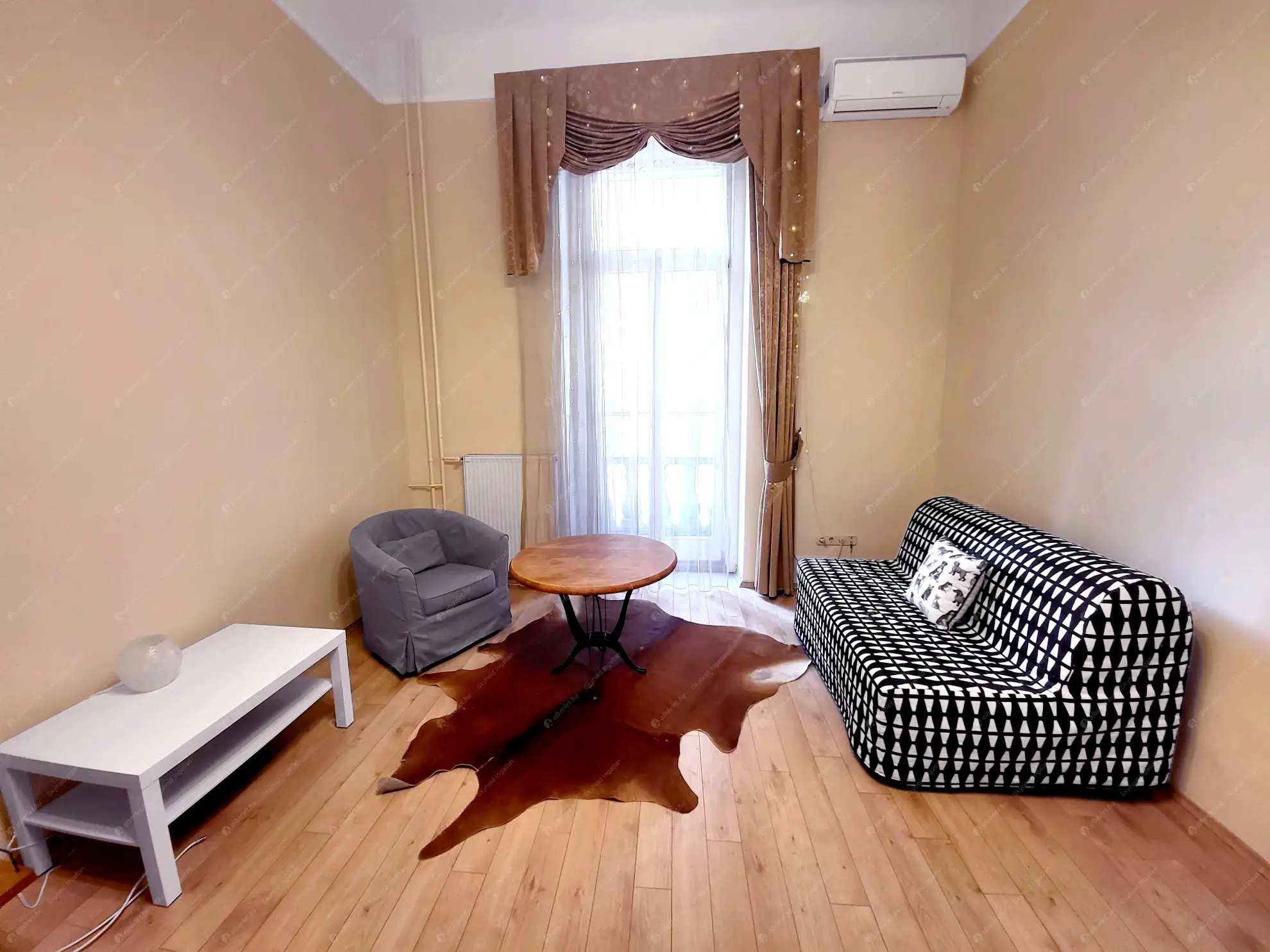 Kiadó albérlet 295000 Ft/hó áron: Budapest, V. kerület  Váci utca. Mérete: 40 nm, 1 szobás | Alberlet.hu - 6573760