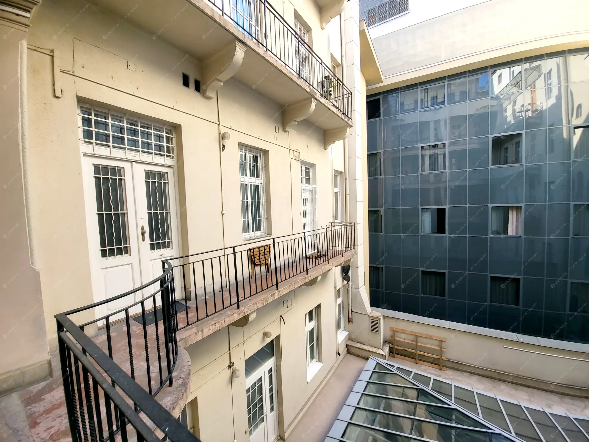 Kiadó albérlet 295000 Ft/hó áron: Budapest, V. kerület  Váci utca. Mérete: 40 nm, 1 szobás | Alberlet.hu - 6573776