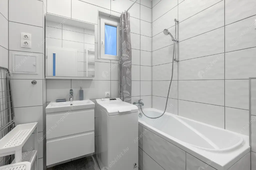 Kiadó albérlet 330000 Ft/hó áron: Budapest, V. kerület  Váci utca. Mérete: 40 nm, 1 szobás | Alberlet.hu - 6591205