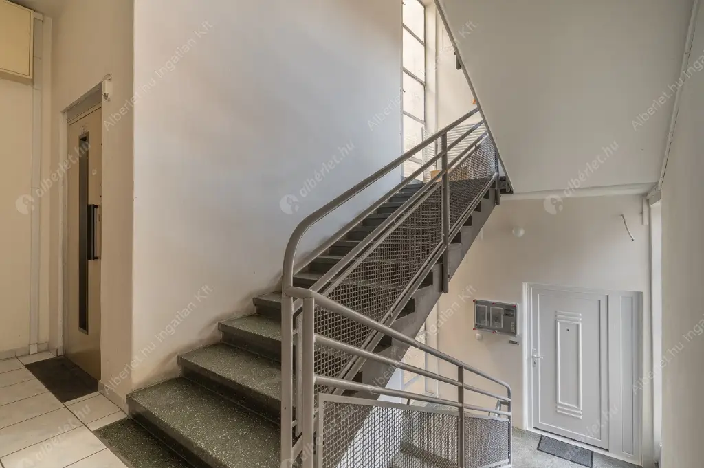 Kiadó albérlet 330000 Ft/hó áron: Budapest, V. kerület  Váci utca. Mérete: 40 nm, 1 szobás | Alberlet.hu - 6591206