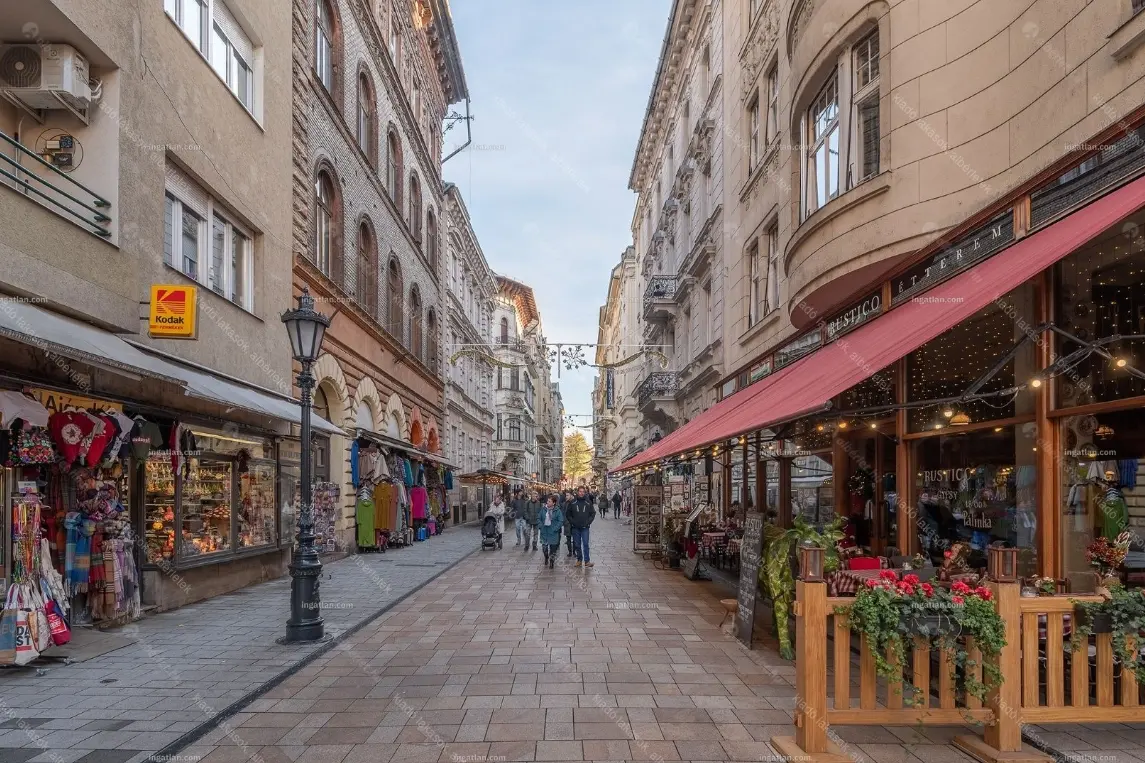 Kiadó albérlet 295000 Ft/hó áron: Budapest, V. kerület  Váci utca. Mérete: 40 nm, 1 szobás | Alberlet.hu - 6653546
