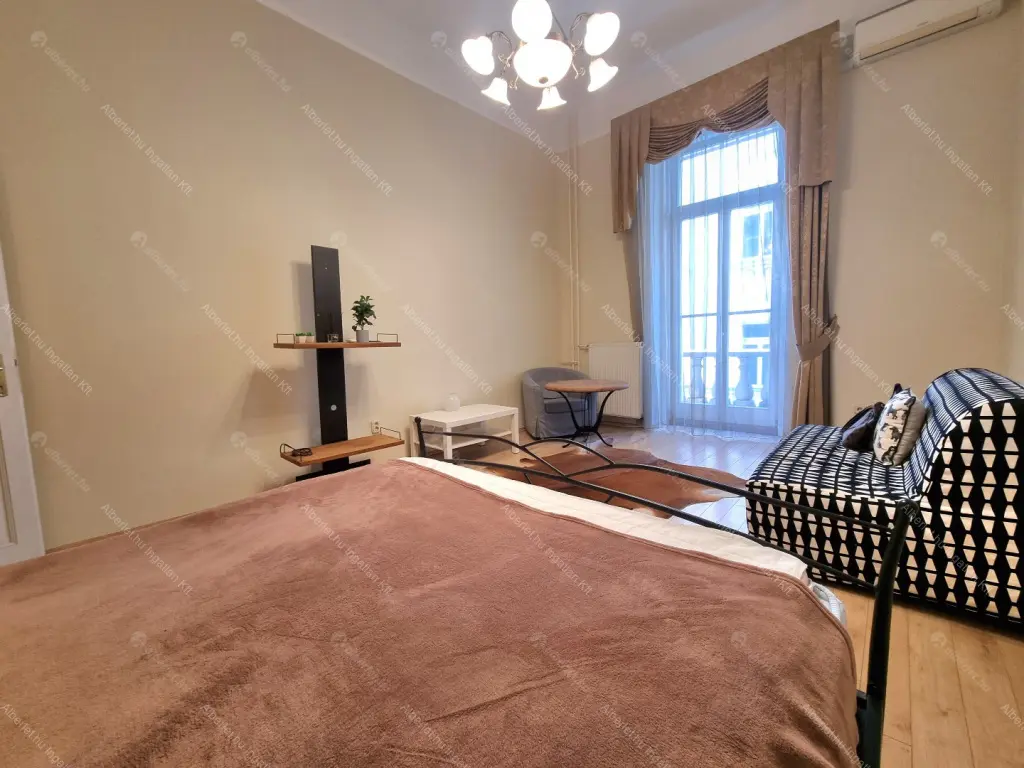 Kiadó albérlet 280000 Ft/hó áron: Budapest, V. kerület  Váci utca. Mérete: 40 nm, 1 szobás | Alberlet.hu - 6701999