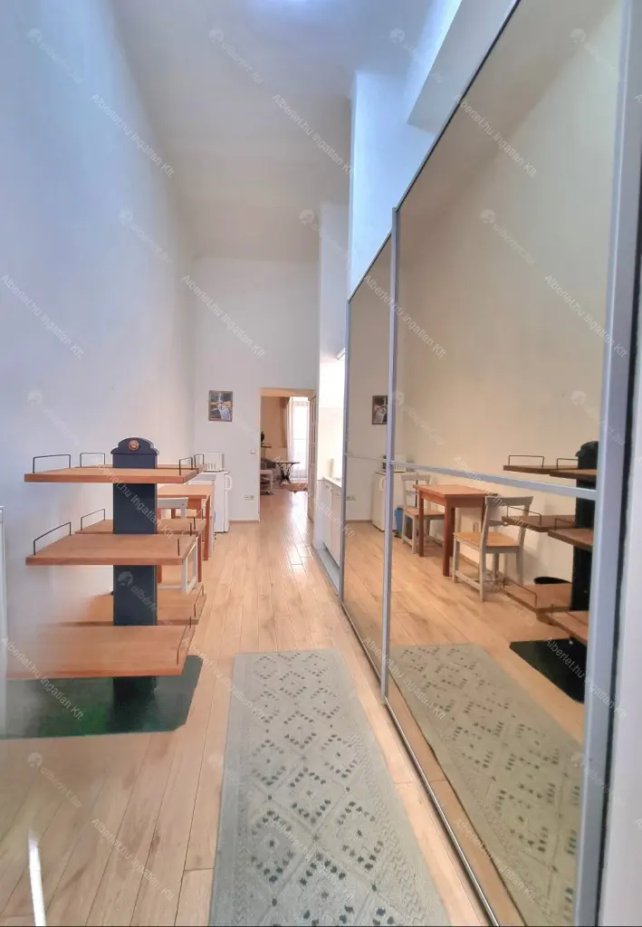 Kiadó albérlet 280000 Ft/hó áron: Budapest, V. kerület  Váci utca. Mérete: 40 nm, 1 szobás | Alberlet.hu - 6702005