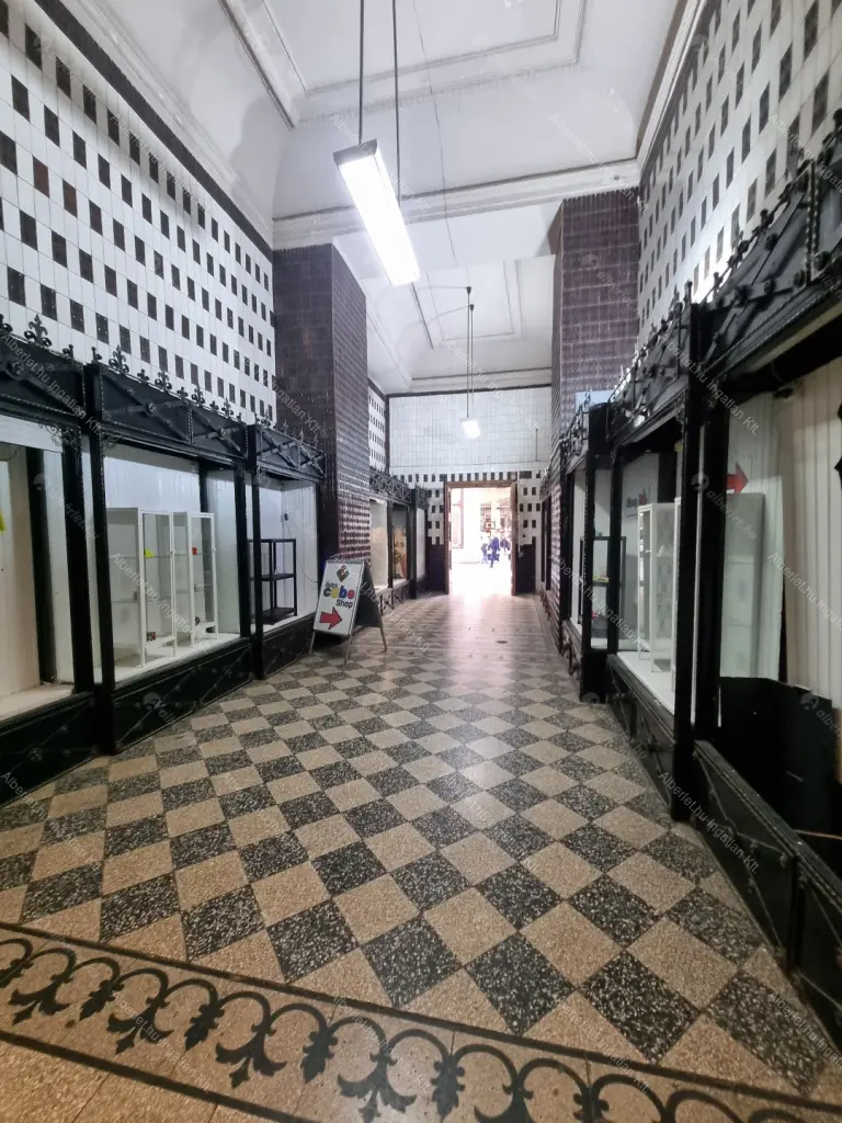 Kiadó albérlet 280000 Ft/hó áron: Budapest, V. kerület  Váci utca. Mérete: 40 nm, 1 szobás | Alberlet.hu - 6702009