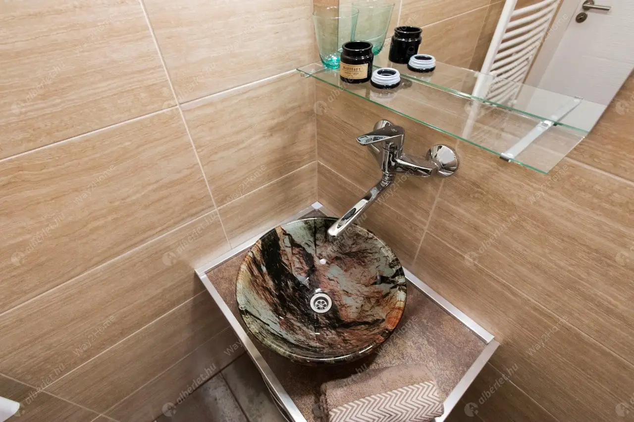 Kiadó albérlet 350000 Ft/hó áron: Budapest, V. kerület  Váci utca. Mérete: 65 nm, 2 szobás | Alberlet.hu - 6627720