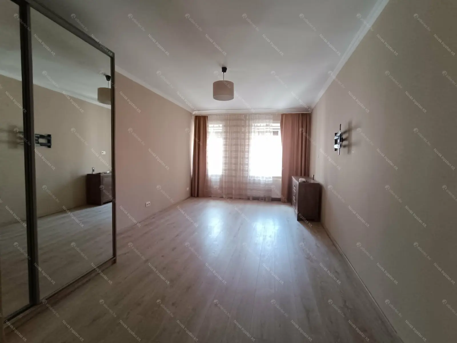 Kiadó albérlet 300000 Ft/hó áron: Budapest, V. kerület  Váci utca. Mérete: 71 nm, 2 szobás | Alberlet.hu - 6691249