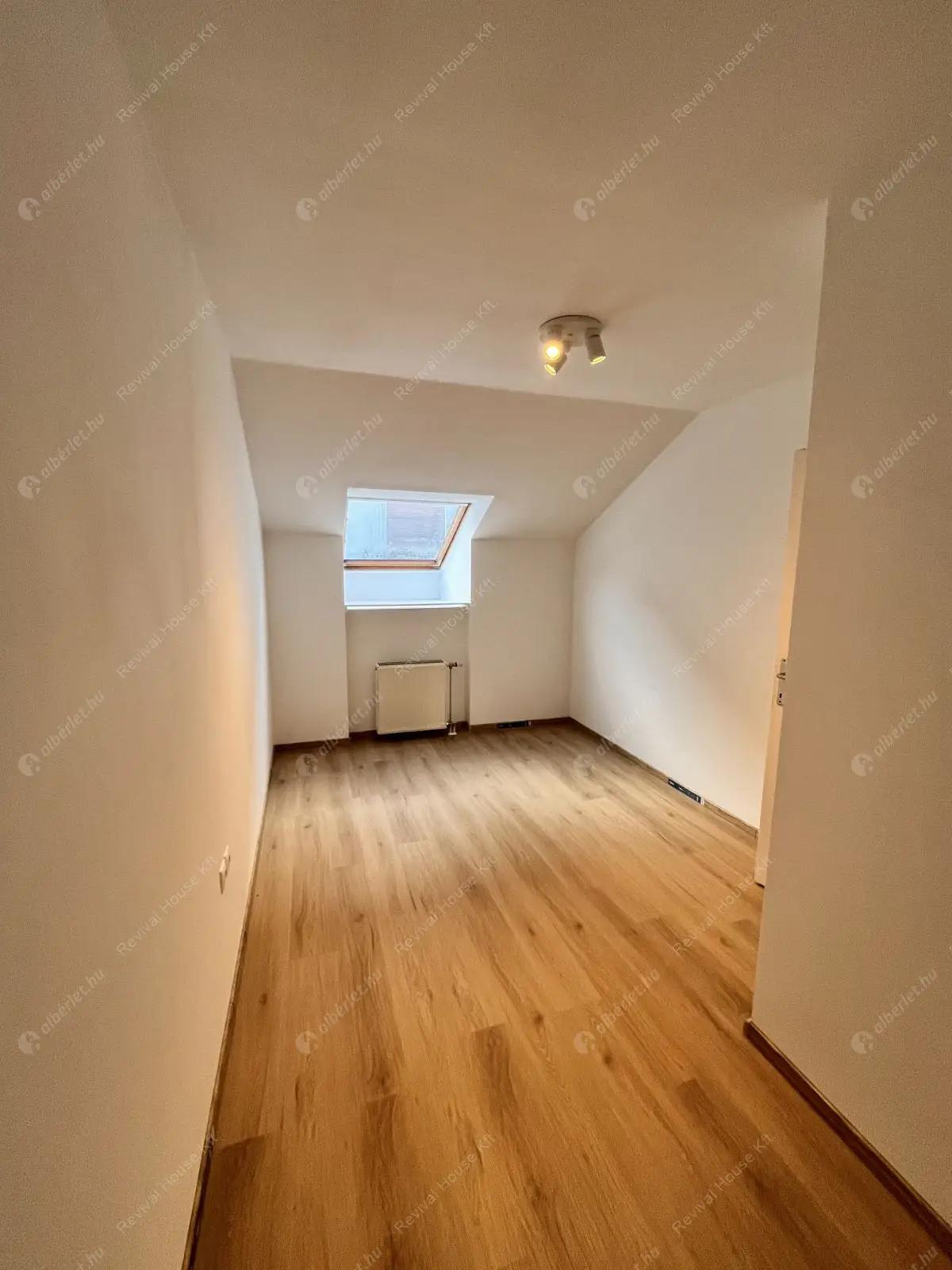 Kiadó albérlet 420000 Ft/hó áron: Budapest, V. kerület  Váci utca. Mérete: 72 nm, 3 szobás | Alberlet.hu - 6183841