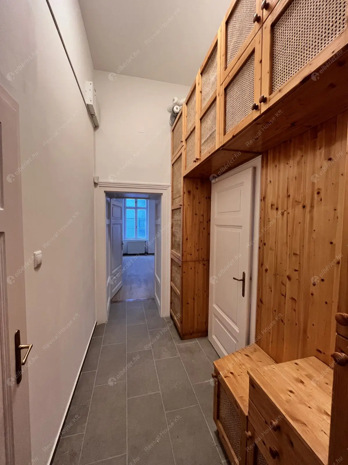 Kiadó albérlet 420000 Ft/hó áron: Budapest, V. kerület  Váci utca. Mérete: 72 nm, 3 szobás | Alberlet.hu - 6183854