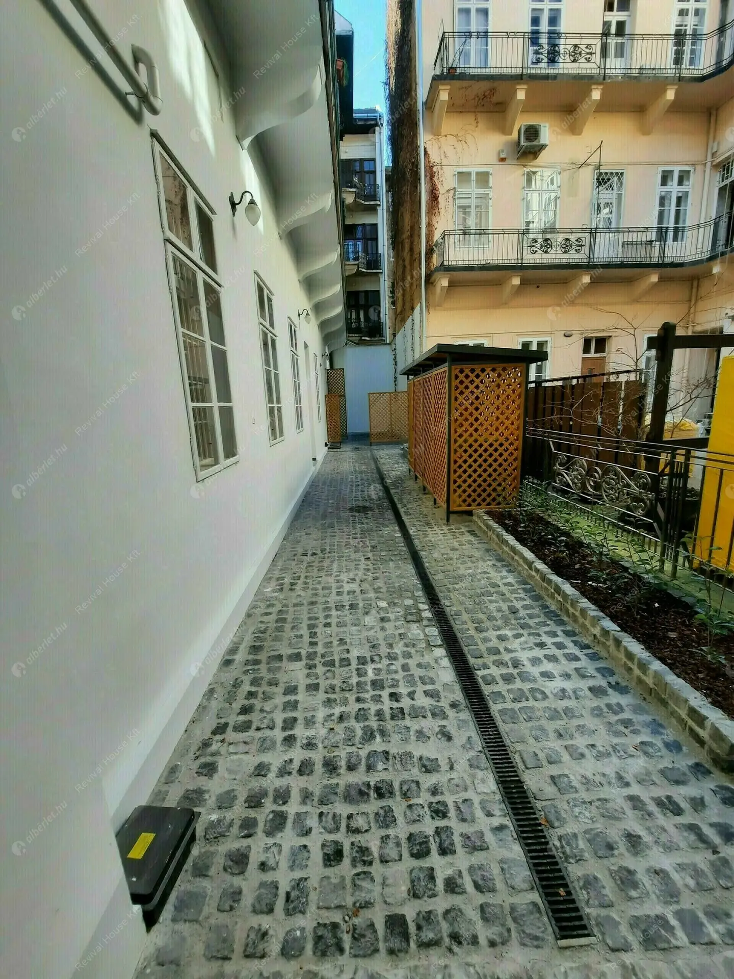 Kiadó albérlet 420000 Ft/hó áron: Budapest, V. kerület  Váci utca. Mérete: 72 nm, 3 szobás | Alberlet.hu - 6210656