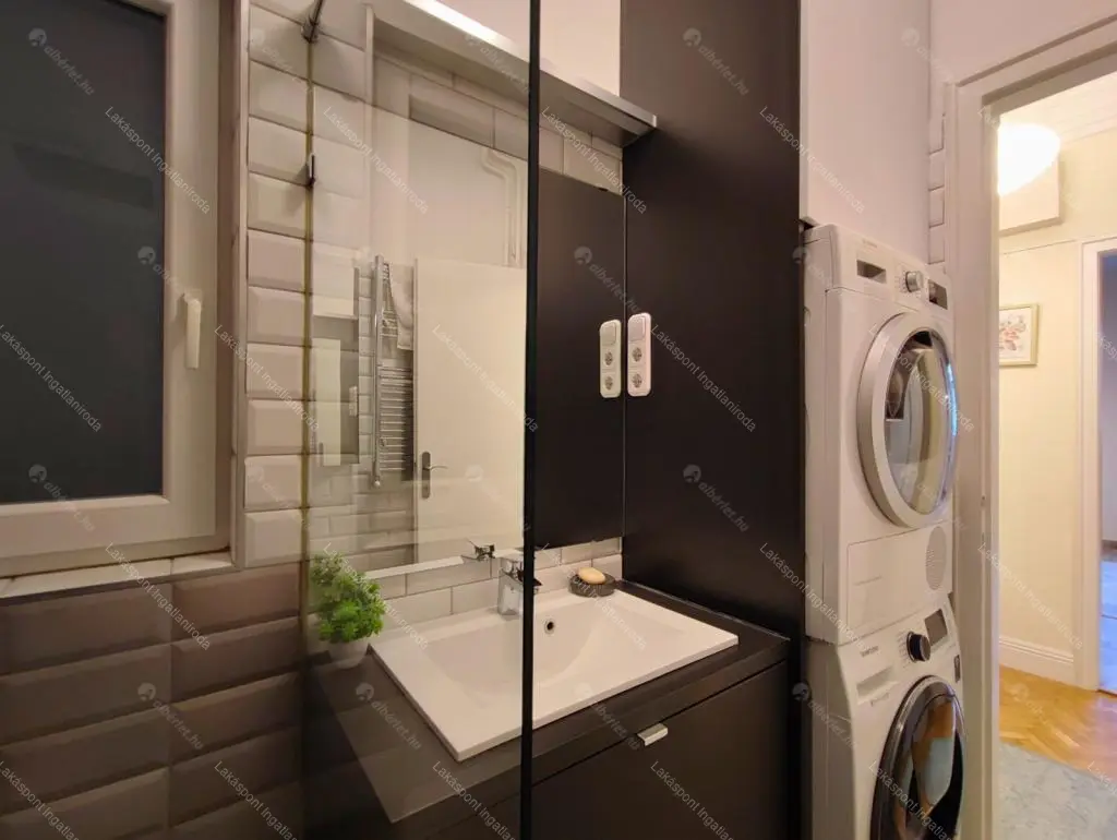 Kiadó albérlet 510000 Ft/hó áron: Budapest, V. kerület  Váci utca. Mérete: 82 nm, 2 szobás | Alberlet.hu - 6680745