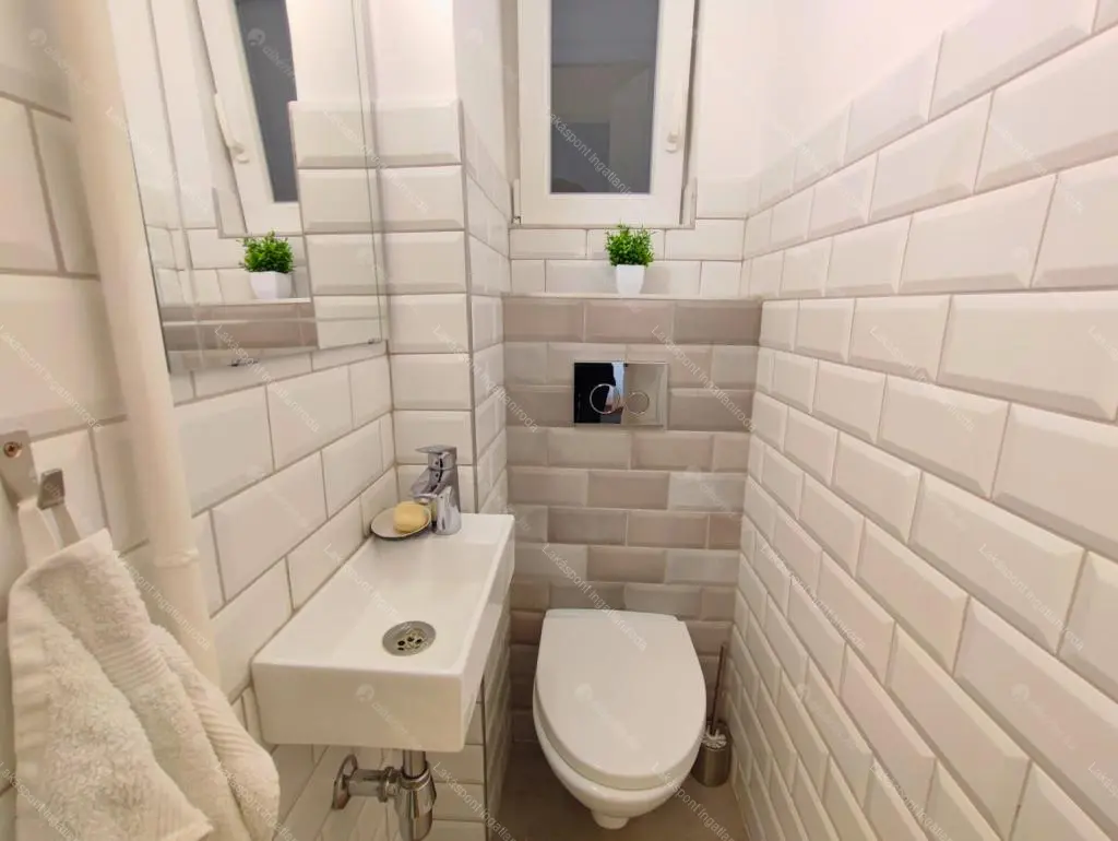 Kiadó albérlet 510000 Ft/hó áron: Budapest, V. kerület  Váci utca. Mérete: 82 nm, 2 szobás | Alberlet.hu - 6680746