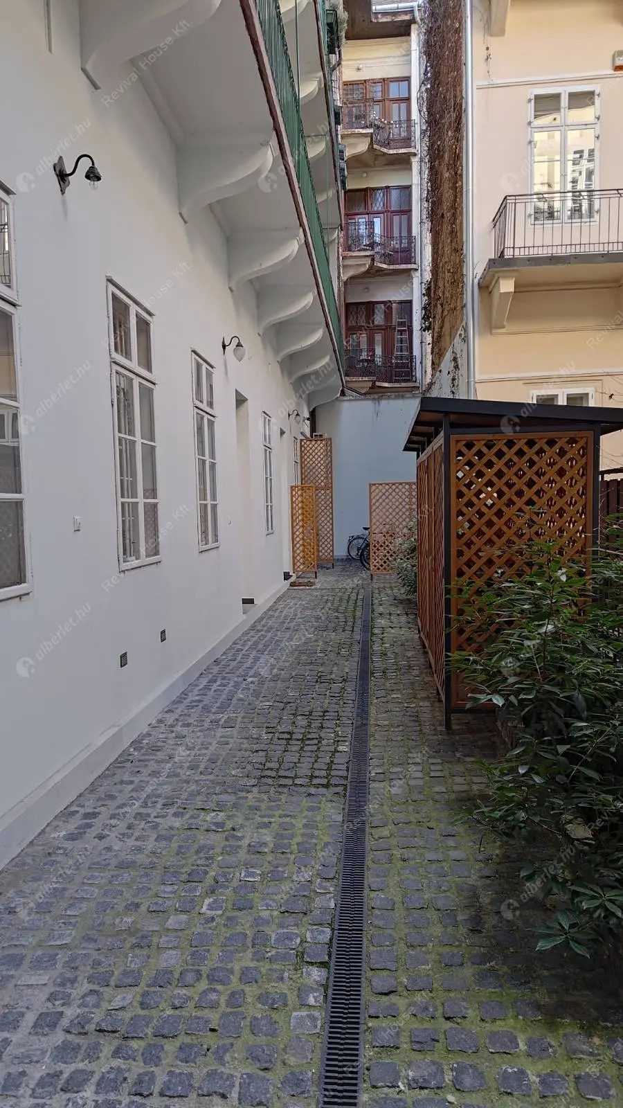Kiadó albérlet 430000 Ft/hó áron: Budapest, V. kerület  Váci utca. Mérete: 86 nm, 2 szobás | Alberlet.hu - 6183720