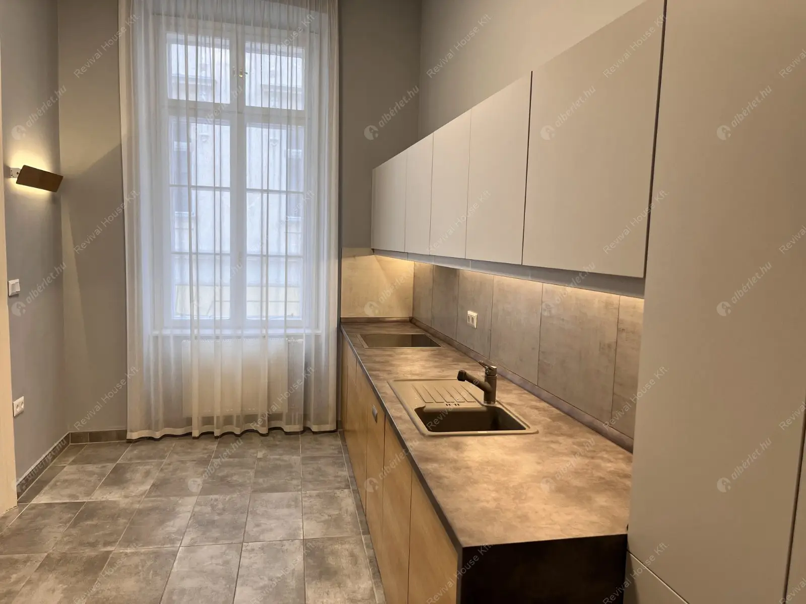 Kiadó albérlet 430000 Ft/hó áron: Budapest, V. kerület  Váci utca. Mérete: 86 nm, 2 szobás | Alberlet.hu - 6183722