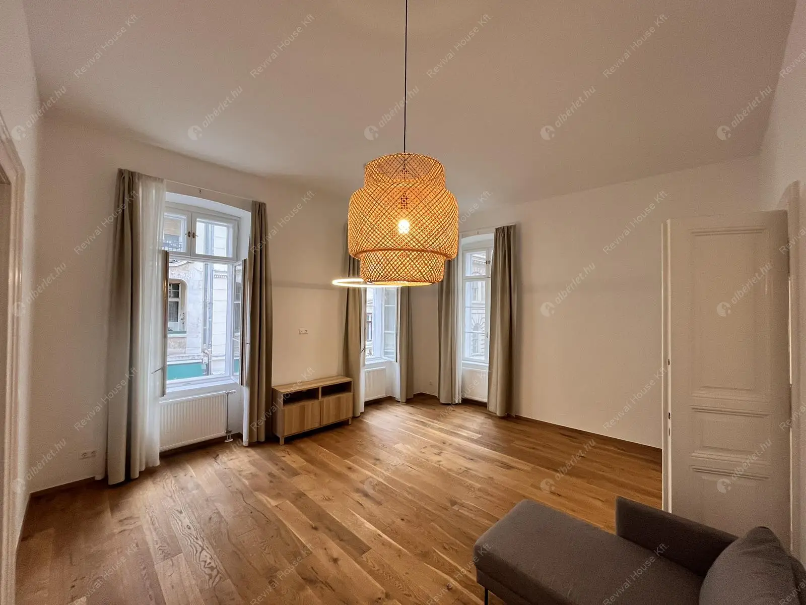 Kiadó albérlet 430000 Ft/hó áron: Budapest, V. kerület  Váci utca. Mérete: 86 nm, 2 szobás | Alberlet.hu - 6200851