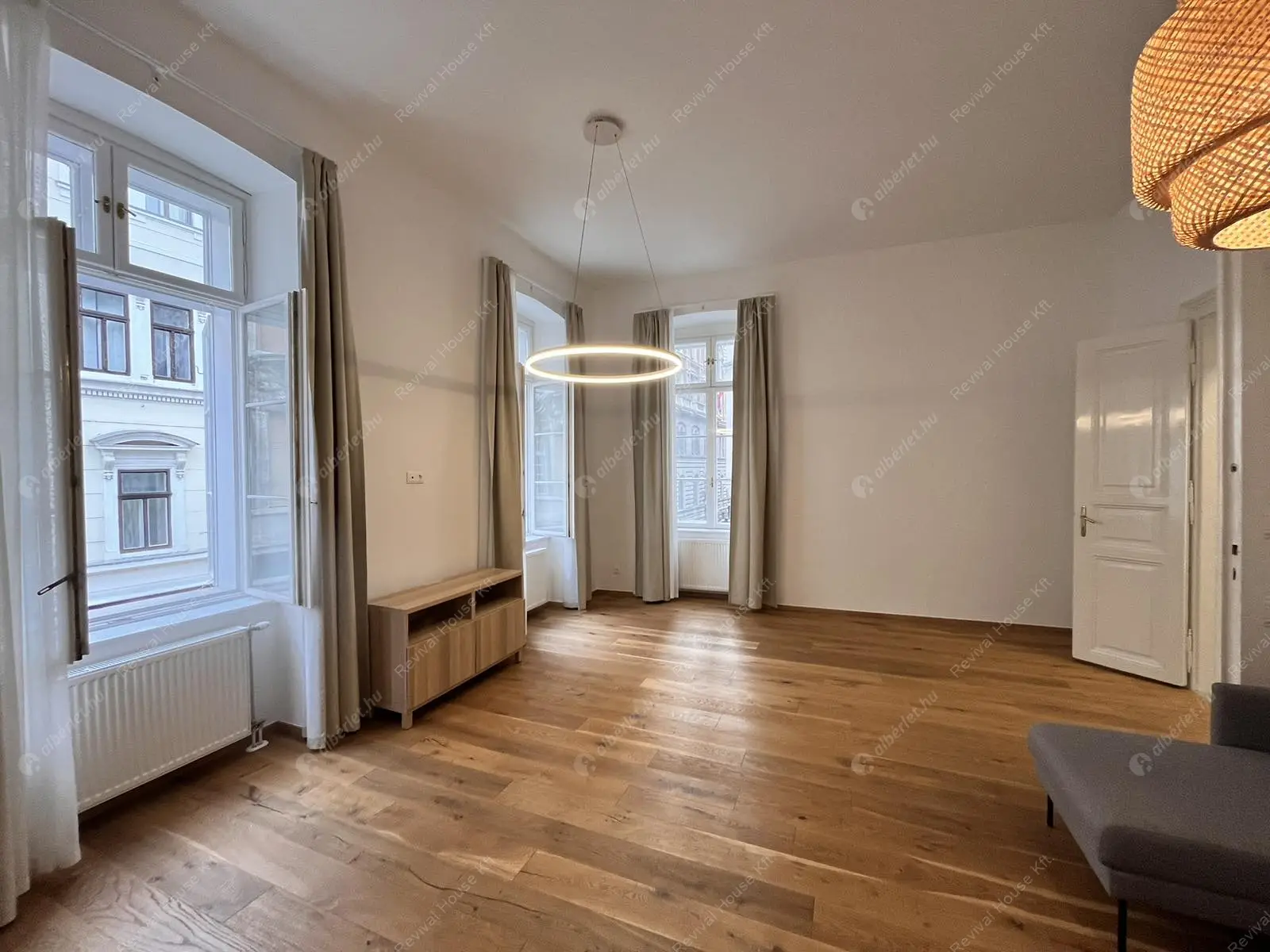 Kiadó albérlet 430000 Ft/hó áron: Budapest, V. kerület  Váci utca. Mérete: 86 nm, 2 szobás | Alberlet.hu - 6200854