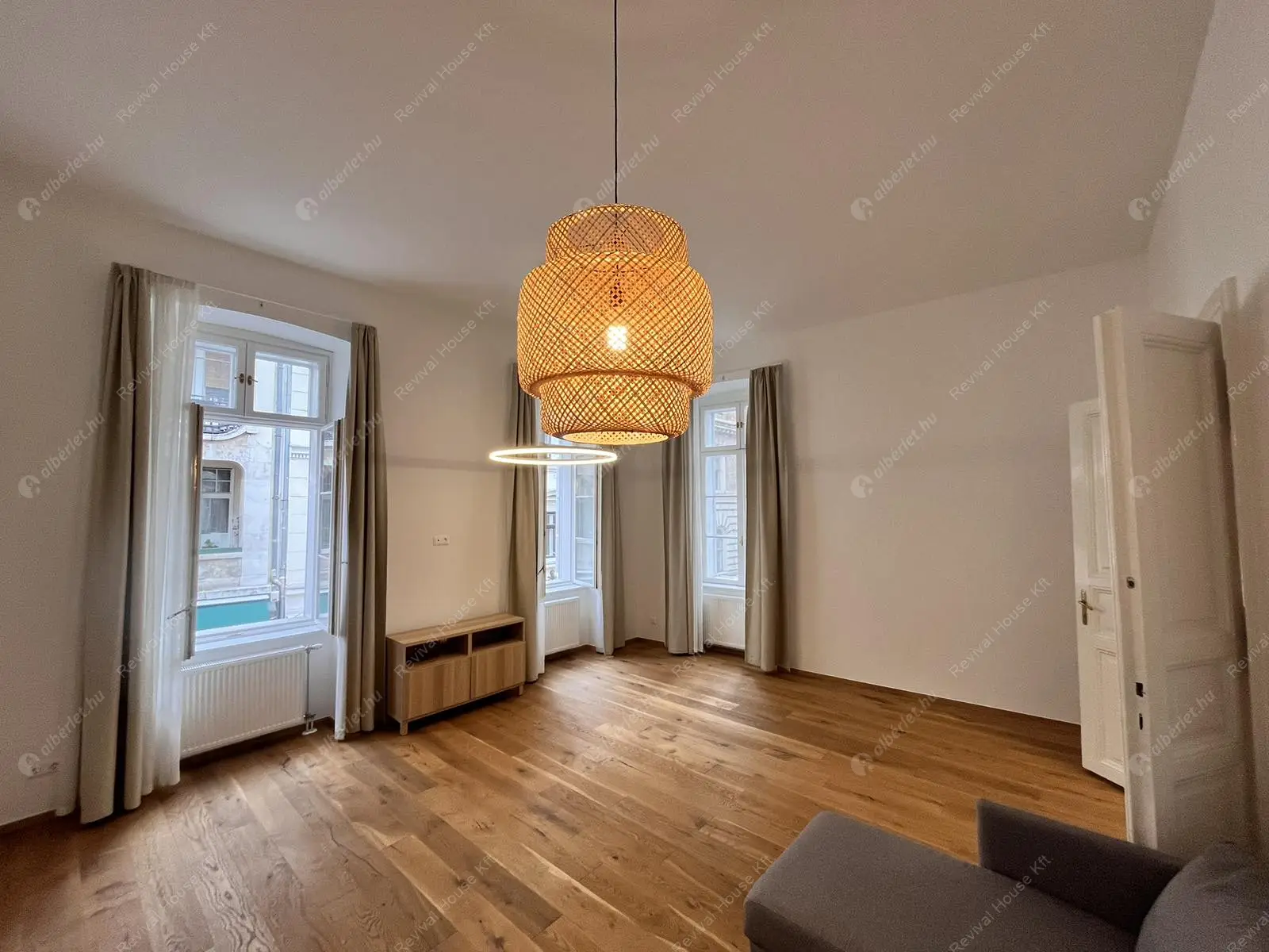 Kiadó albérlet 430000 Ft/hó áron: Budapest, V. kerület  Váci utca. Mérete: 86 nm, 2 szobás | Alberlet.hu - 6200856