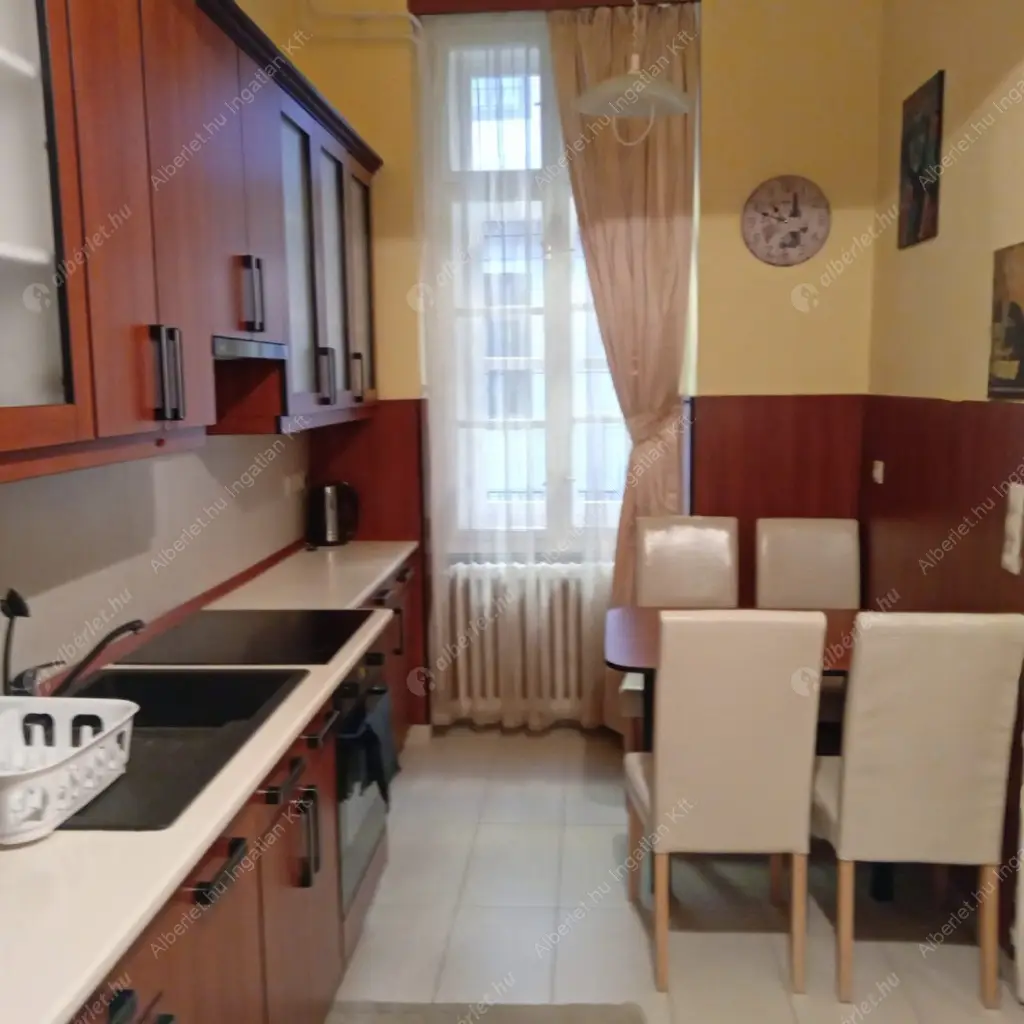 Kiadó albérlet 250000 Ft/hó áron: Budapest, V. kerület  Vadász utca. Mérete: 44 nm, 1 szobás | Alberlet.hu - 6572756