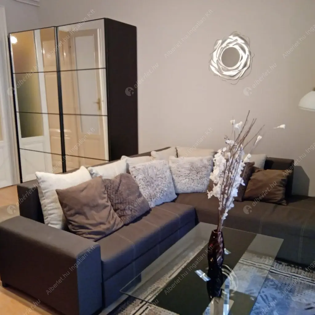 Kiadó albérlet 250000 Ft/hó áron: Budapest, V. kerület  Vadász utca. Mérete: 44 nm, 1 szobás | Alberlet.hu - 6620127