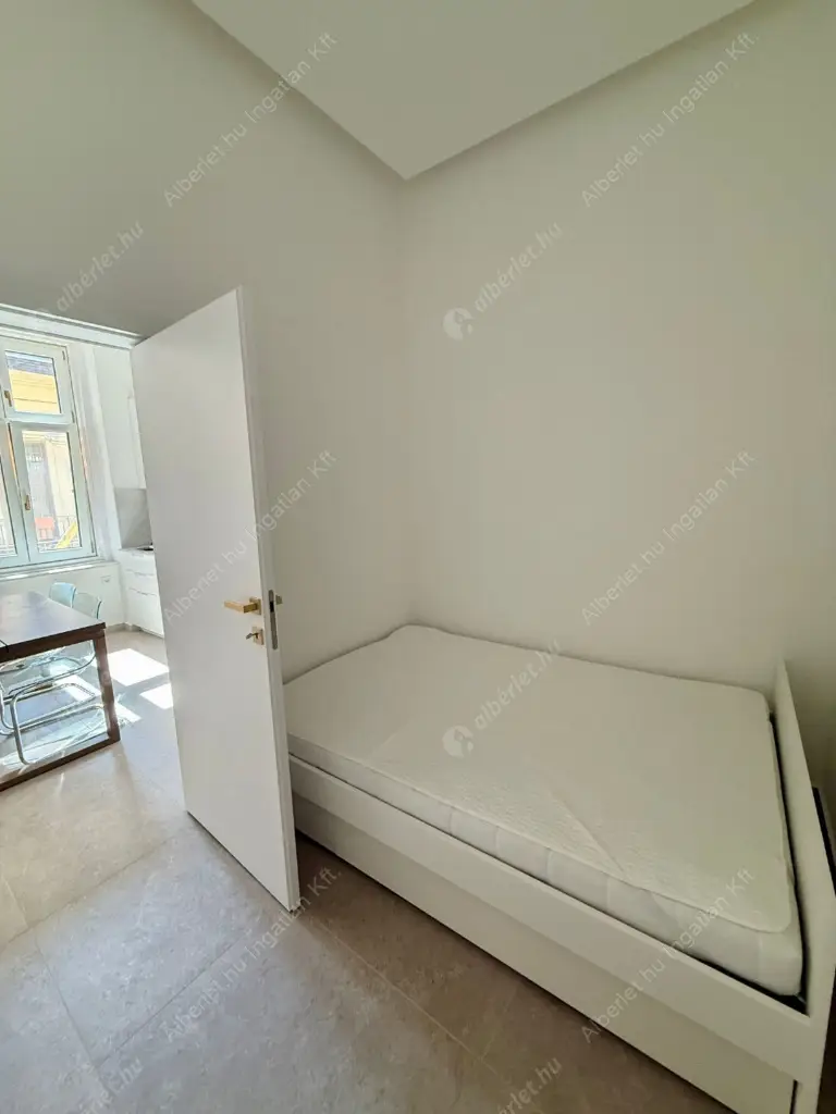 Kiadó albérlet 320000 Ft/hó áron: Budapest, V. kerület  Vámház körút. Mérete: 30 nm, 1 szobás | Alberlet.hu - 6593483