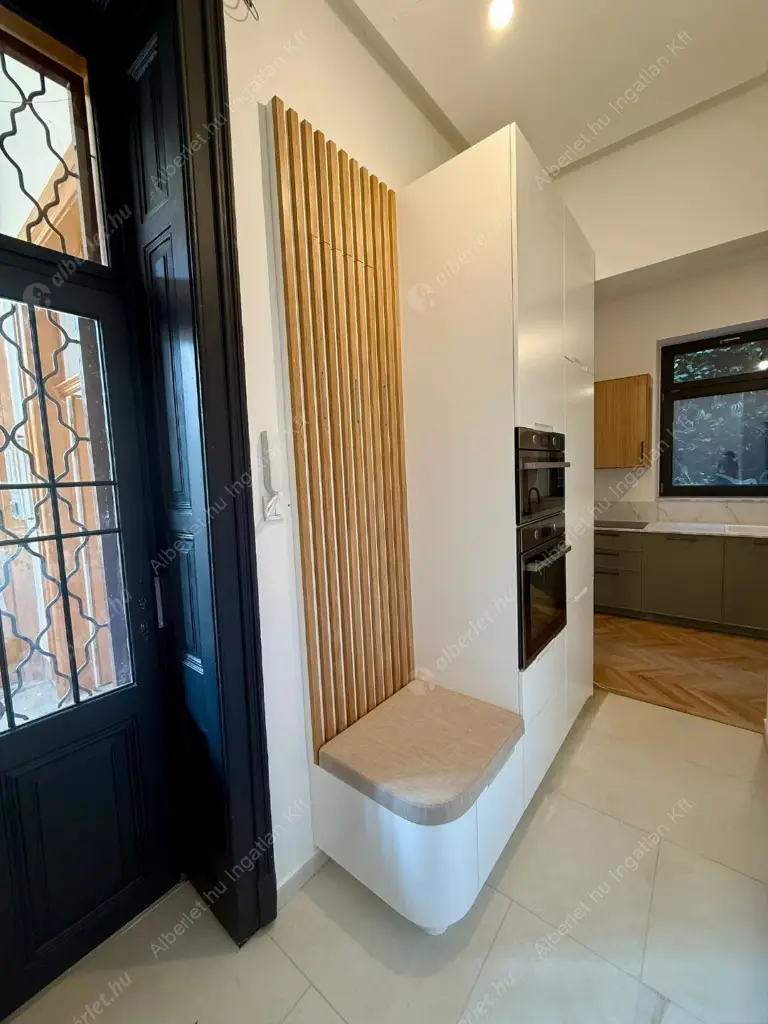 Kiadó albérlet 320000 Ft/hó áron: Budapest, V. kerület  Vámház körút. Mérete: 30 nm, 1 szobás | Alberlet.hu - 6593486