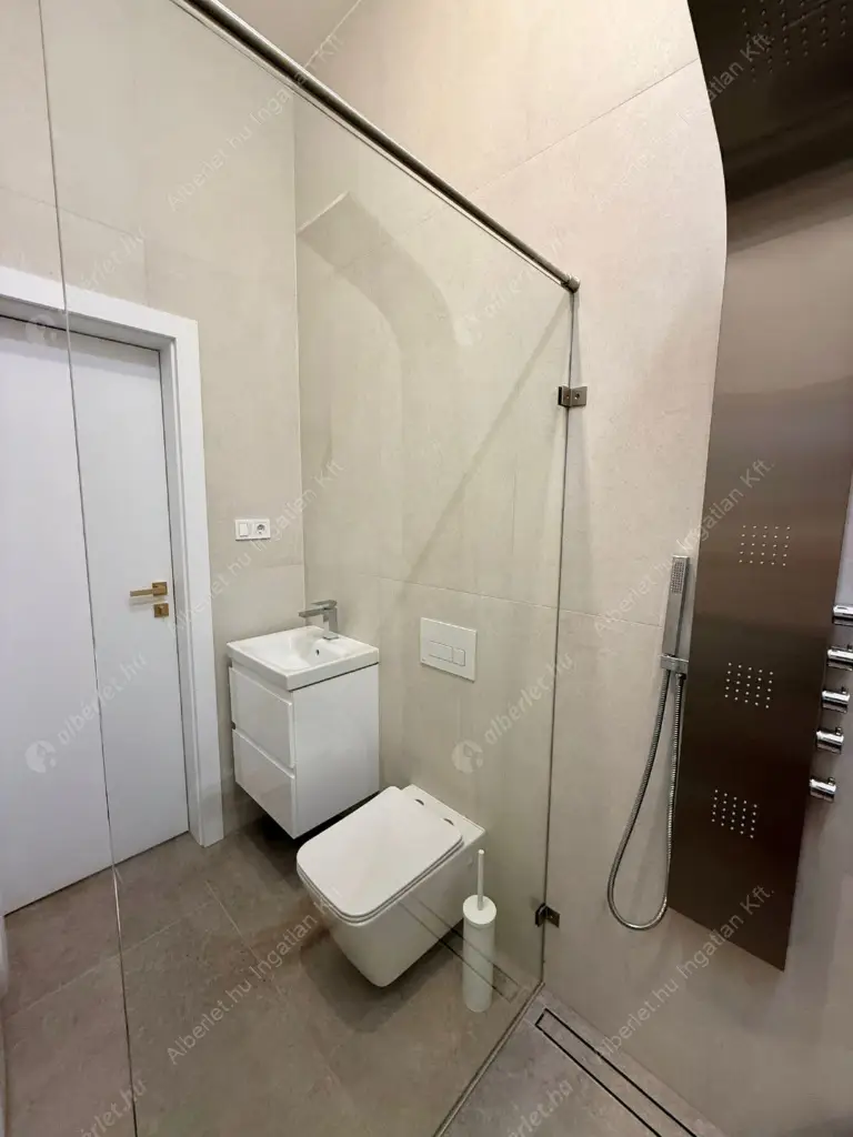 Kiadó albérlet 320000 Ft/hó áron: Budapest, V. kerület  Vámház körút. Mérete: 30 nm, 1 szobás | Alberlet.hu - 6593488