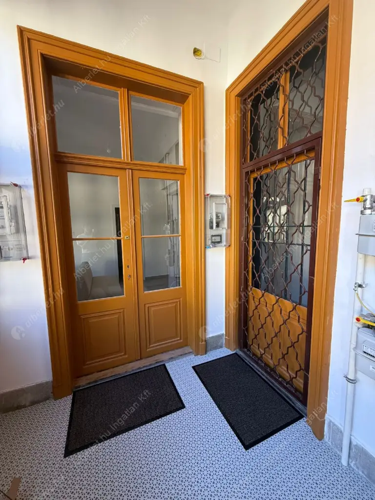 Kiadó albérlet 460000 Ft/hó áron: Budapest, V. kerület  Vámház körút. Mérete: 55 nm, 3 szobás | Alberlet.hu - 6593479