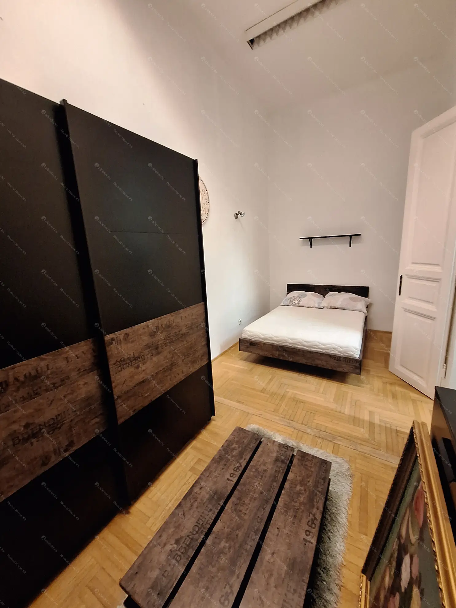 Kiadó albérlet 600000 Ft/hó áron: Budapest, V. kerület  Veres Pálné utca. Mérete: 100 nm, 5 szobás | Alberlet.hu - 6606083