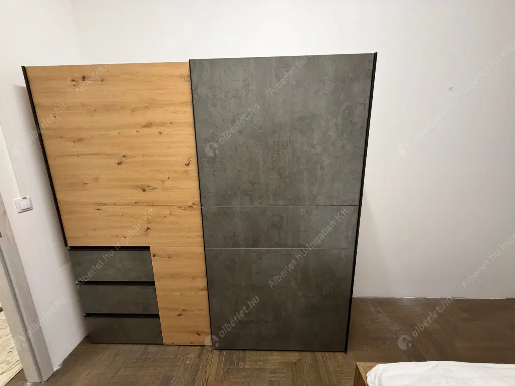 Kiadó albérlet 600000 Ft/hó áron: Budapest, V. kerület  Veres Pálné utca. Mérete: 105 nm, 5 szobás | Alberlet.hu - 6603729