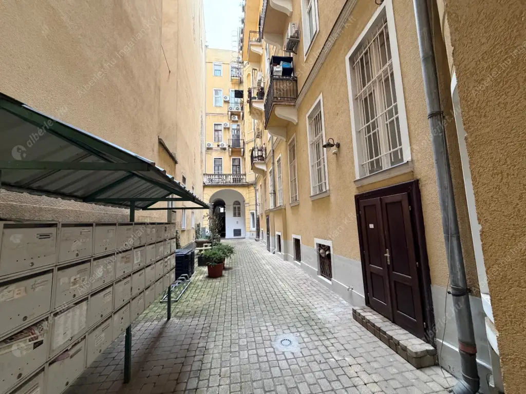 Kiadó albérlet 600000 Ft/hó áron: Budapest, V. kerület  Veres Pálné utca. Mérete: 105 nm, 5 szobás | Alberlet.hu - 6603740