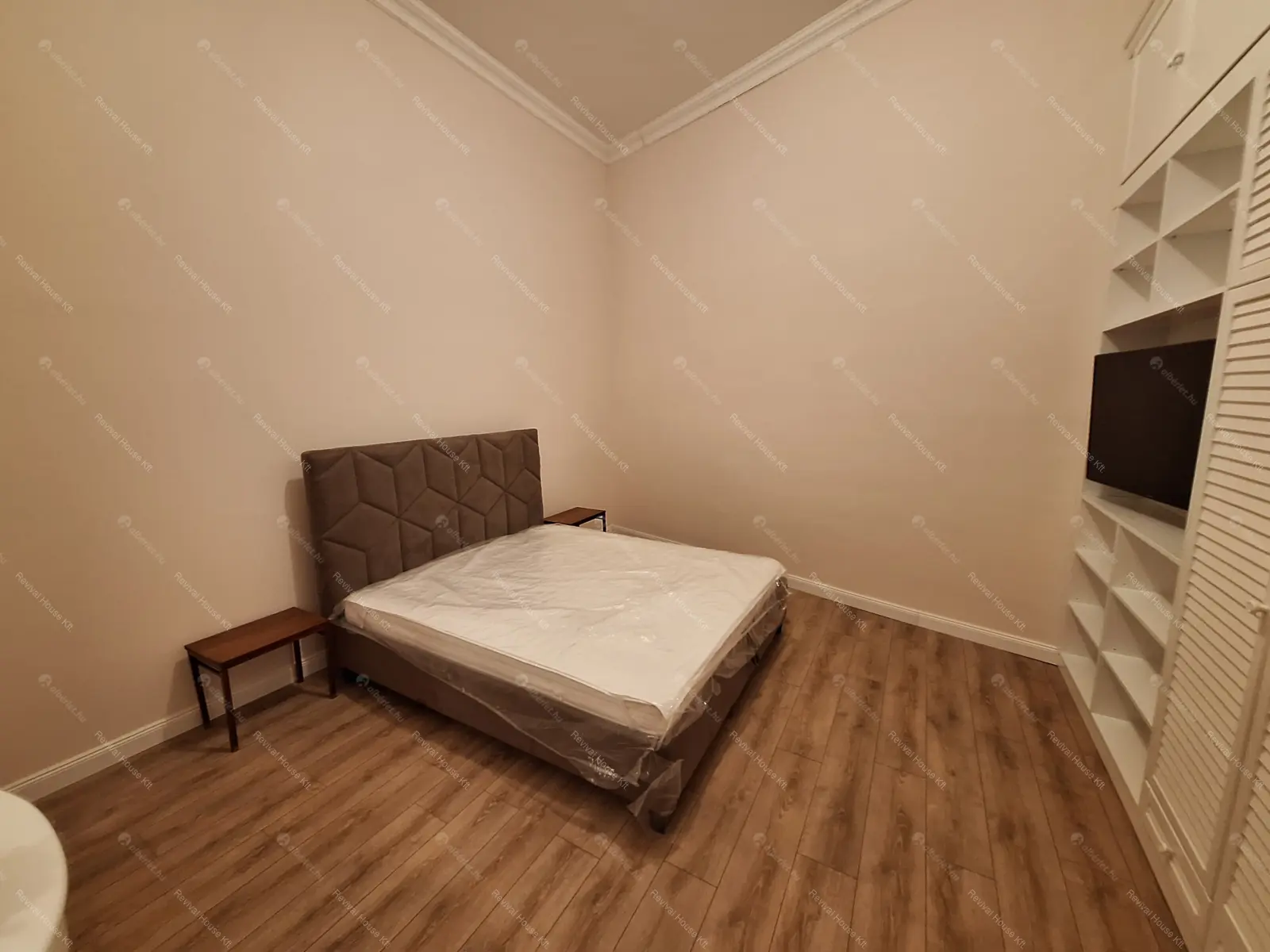 Kiadó albérlet 1090000 Ft/hó áron: Budapest, V. kerület  Veres Pálné utca. Mérete: 125 nm, 3 szobás | Alberlet.hu - 6707158