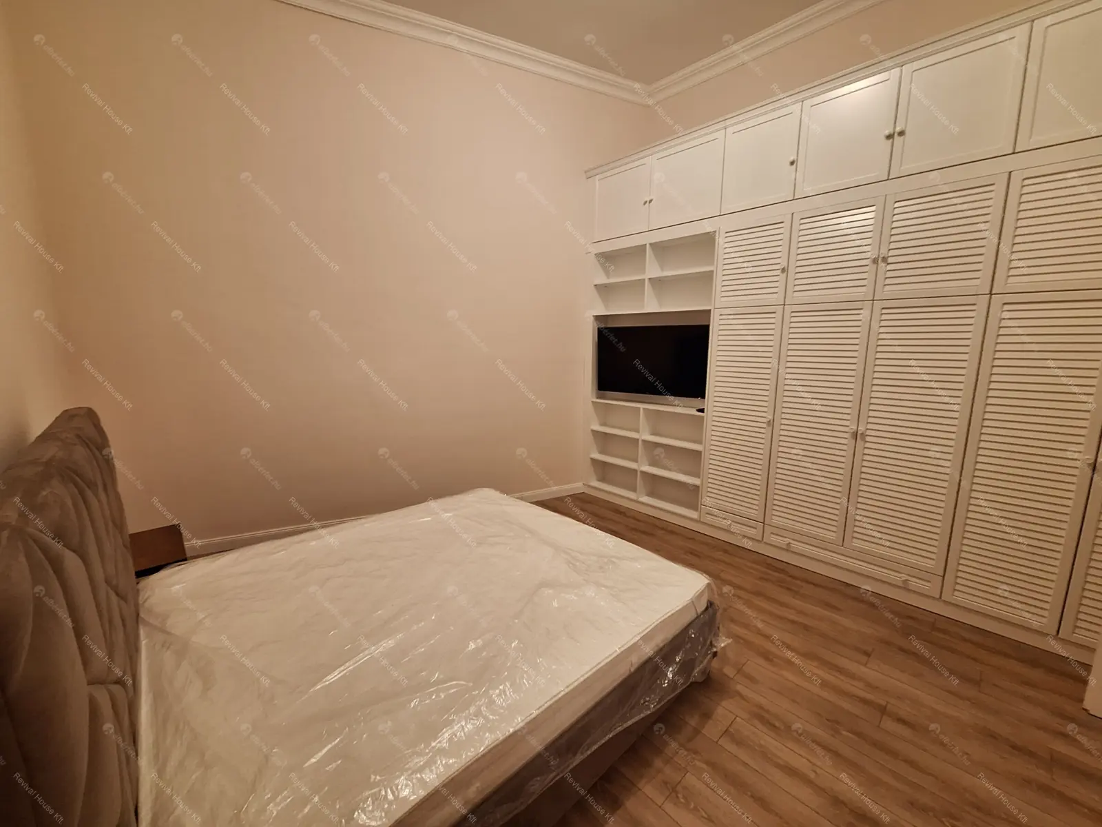 Kiadó albérlet 1090000 Ft/hó áron: Budapest, V. kerület  Veres Pálné utca. Mérete: 125 nm, 3 szobás | Alberlet.hu - 6707159