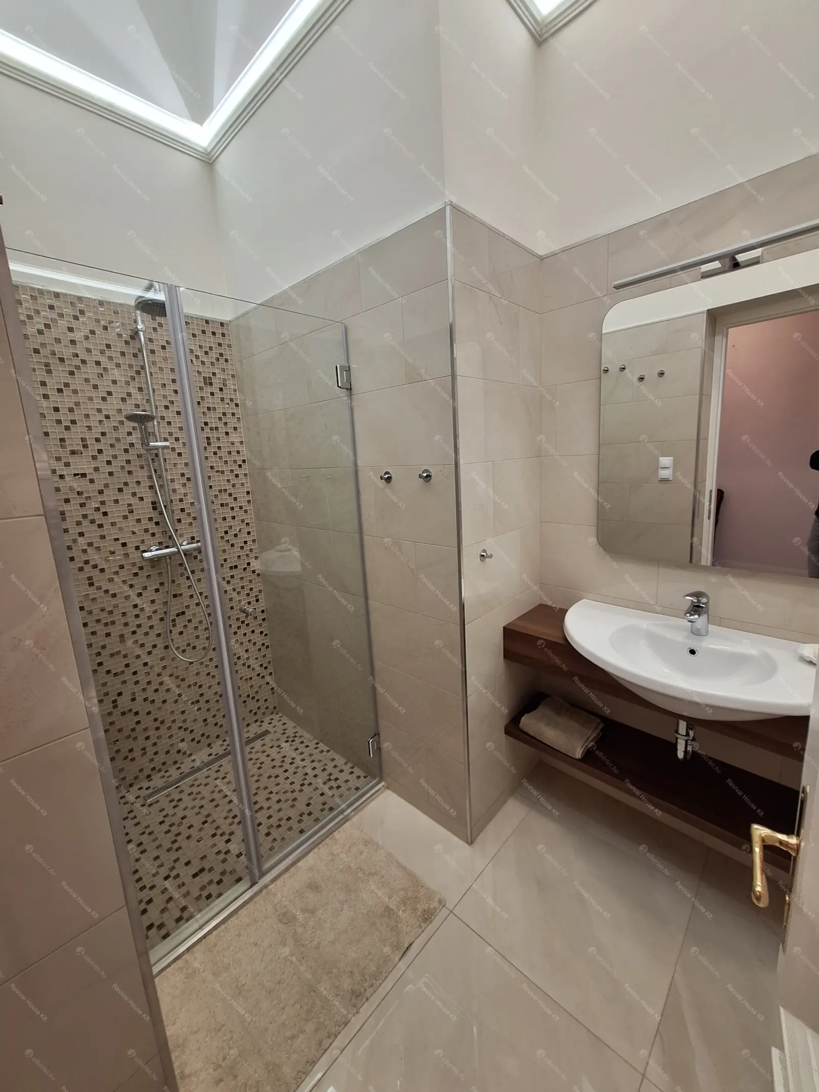 Kiadó albérlet 1090000 Ft/hó áron: Budapest, V. kerület  Veres Pálné utca. Mérete: 125 nm, 3 szobás | Alberlet.hu - 6707160