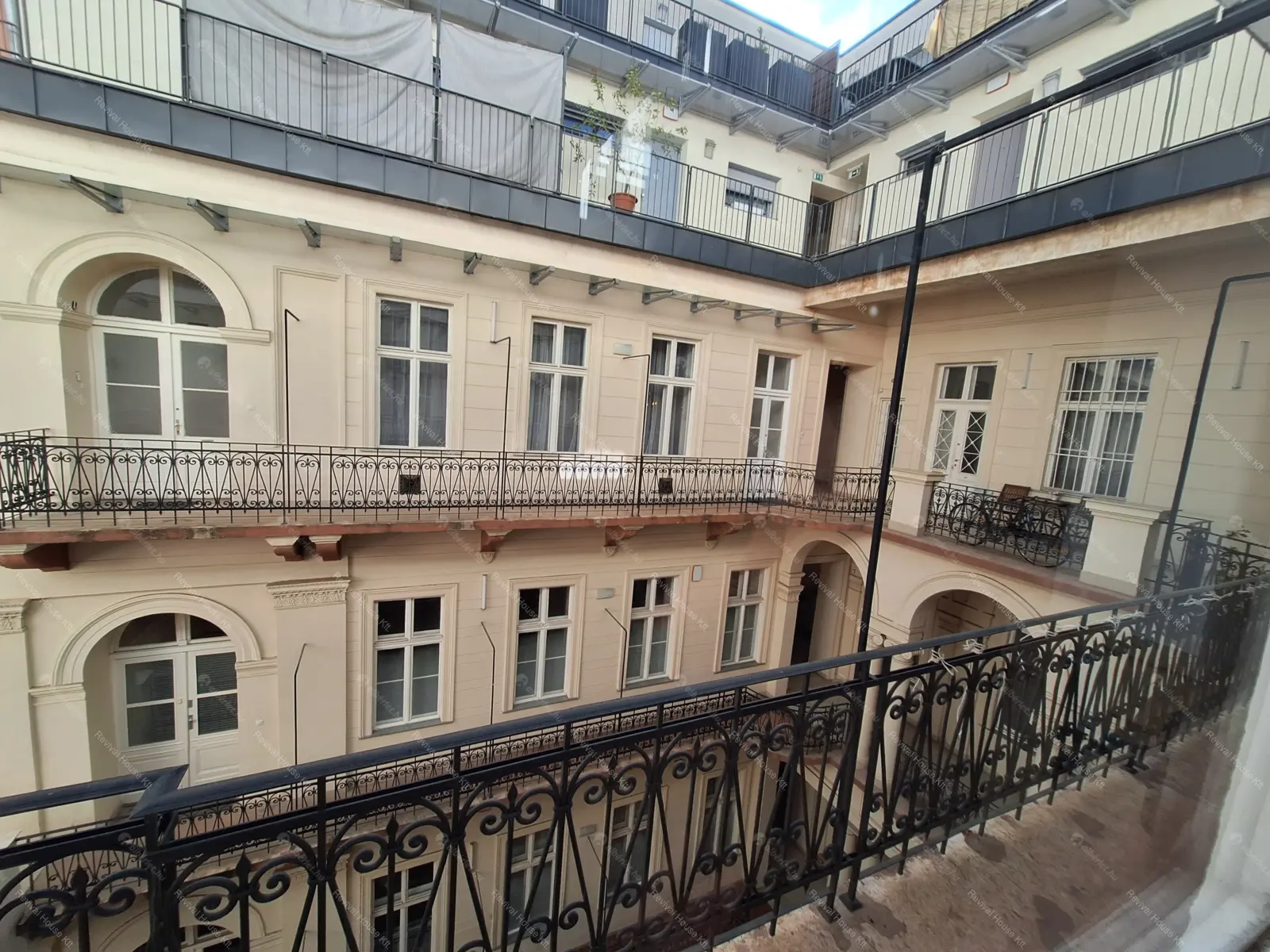 Kiadó albérlet 1090000 Ft/hó áron: Budapest, V. kerület  Veres Pálné utca. Mérete: 125 nm, 3 szobás | Alberlet.hu - 6707175