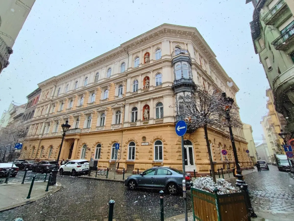 Kiadó albérlet 1159000 Ft/hó áron: Budapest, V. kerület  Veres Pálné utca. Mérete: 125 nm, 3 szobás | Alberlet.hu - 6493814