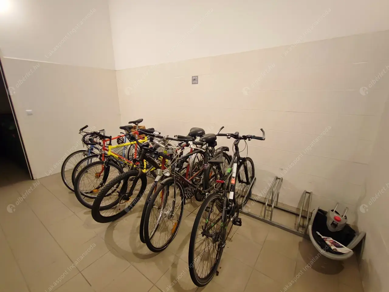 Kiadó albérlet 1159000 Ft/hó áron: Budapest, V. kerület  Veres Pálné utca. Mérete: 125 nm, 3 szobás | Alberlet.hu - 6493815