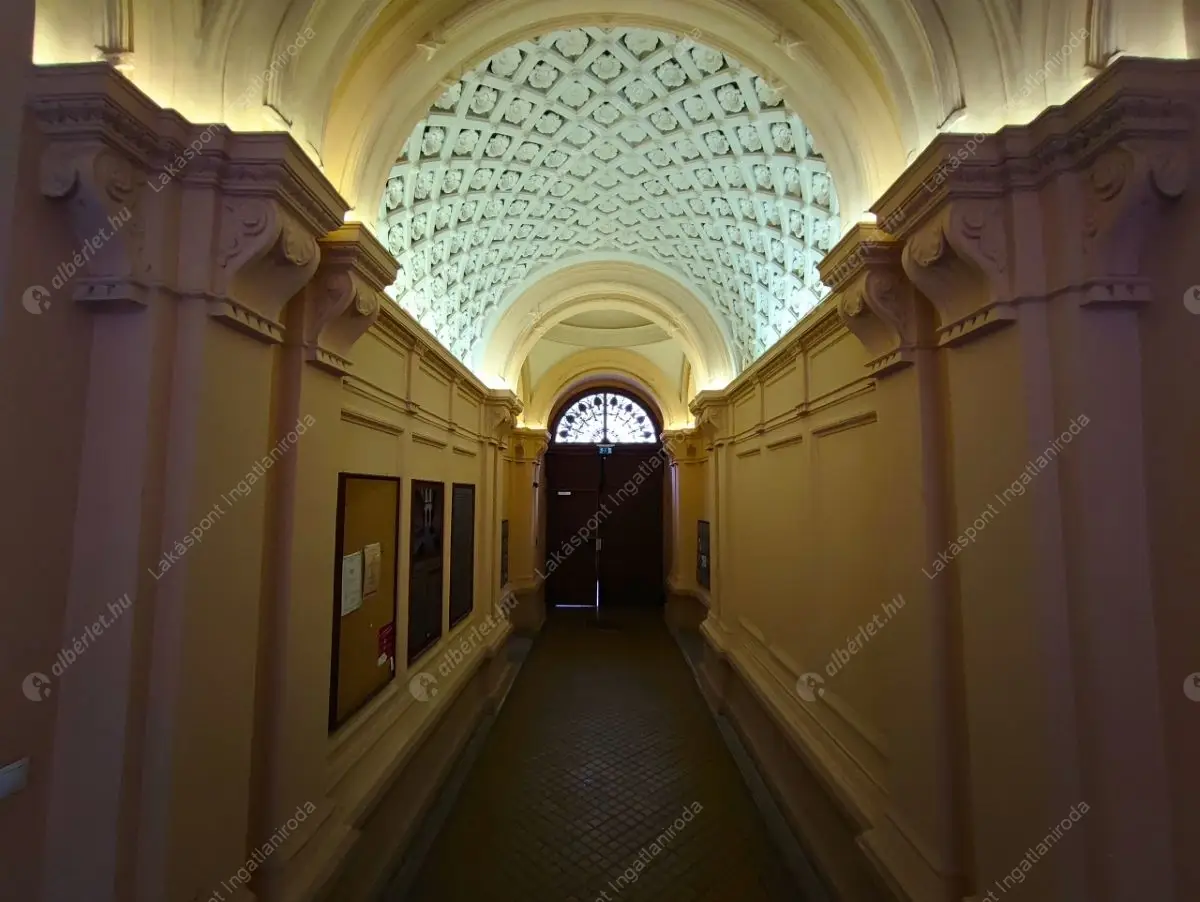 Kiadó albérlet 1159000 Ft/hó áron: Budapest, V. kerület  Veres Pálné utca. Mérete: 125 nm, 3 szobás | Alberlet.hu - 6493816