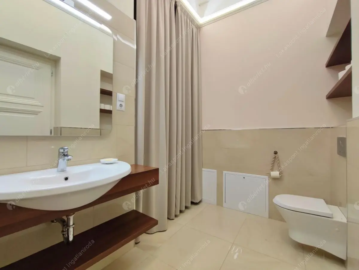 Kiadó albérlet 1159000 Ft/hó áron: Budapest, V. kerület  Veres Pálné utca. Mérete: 125 nm, 3 szobás | Alberlet.hu - 6493824