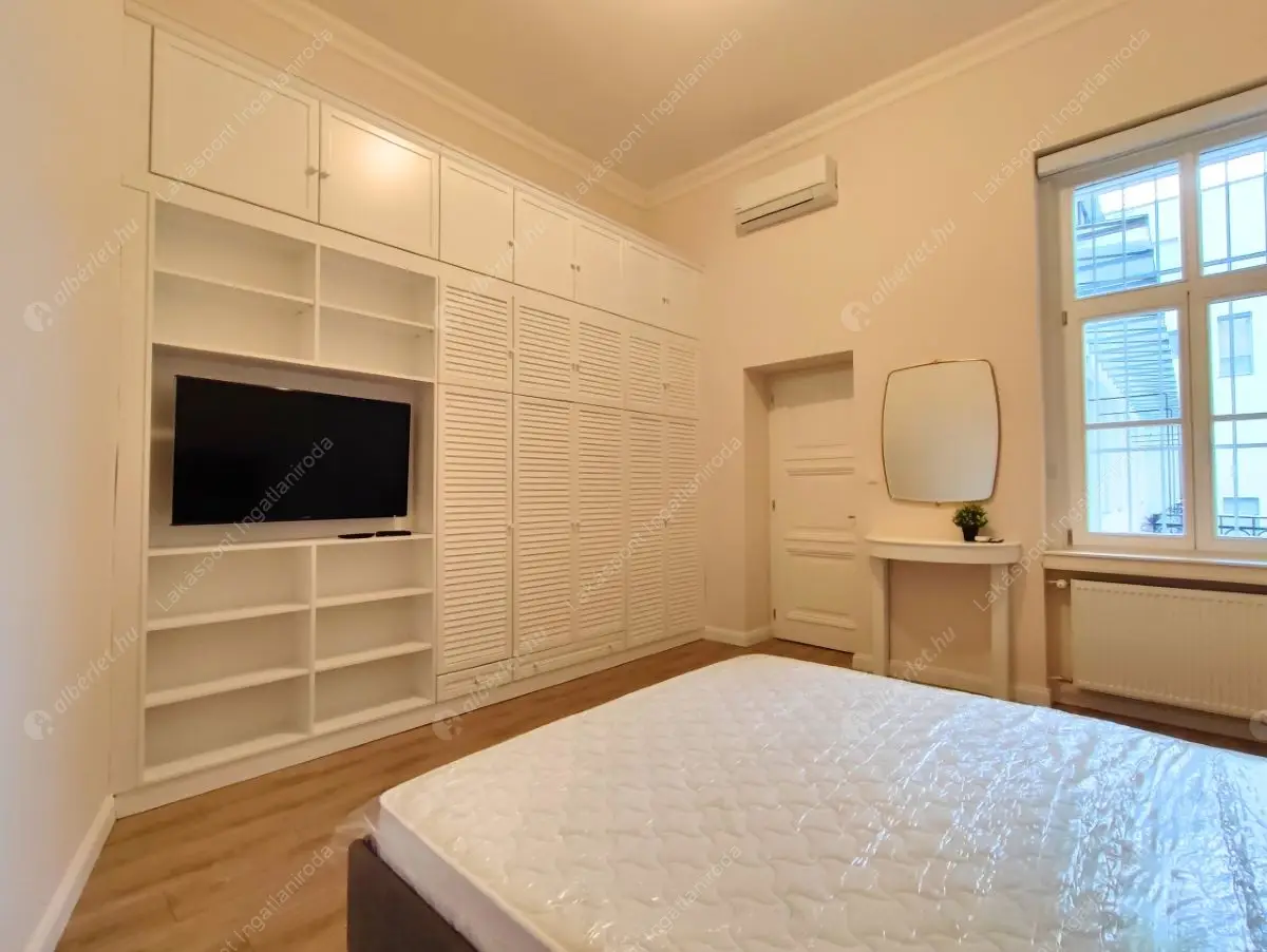 Kiadó albérlet 1159000 Ft/hó áron: Budapest, V. kerület  Veres Pálné utca. Mérete: 125 nm, 3 szobás | Alberlet.hu - 6493829