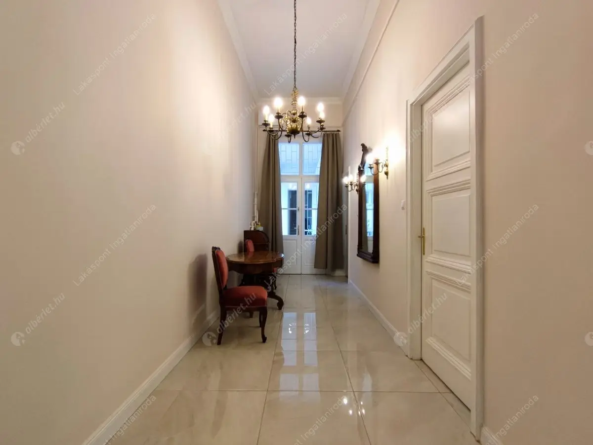 Kiadó albérlet 1159000 Ft/hó áron: Budapest, V. kerület  Veres Pálné utca. Mérete: 125 nm, 3 szobás | Alberlet.hu - 6493832